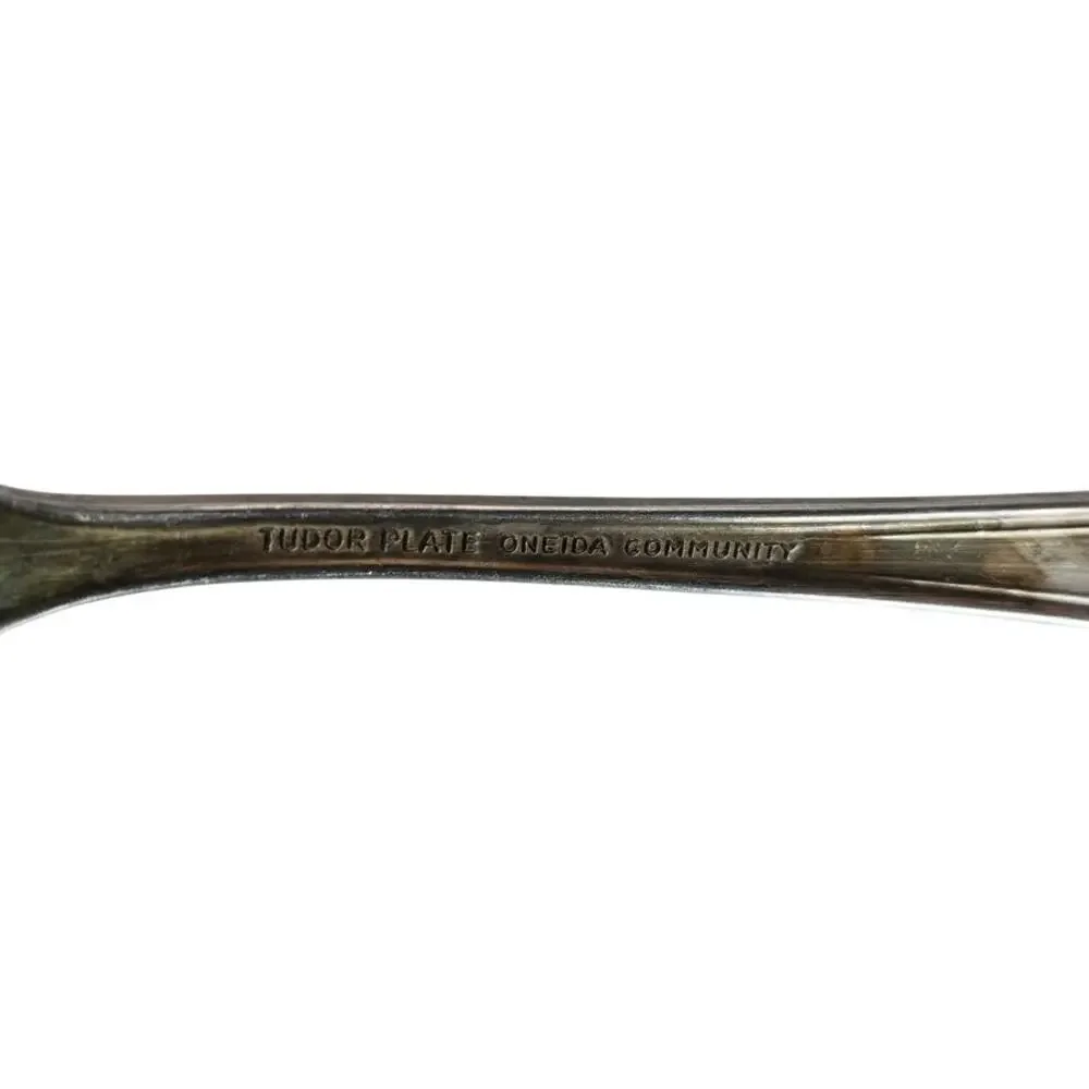 Oneida Queen Bess II 6.5in Silverplate Salad Fork 1946 Floral Clover Pierced